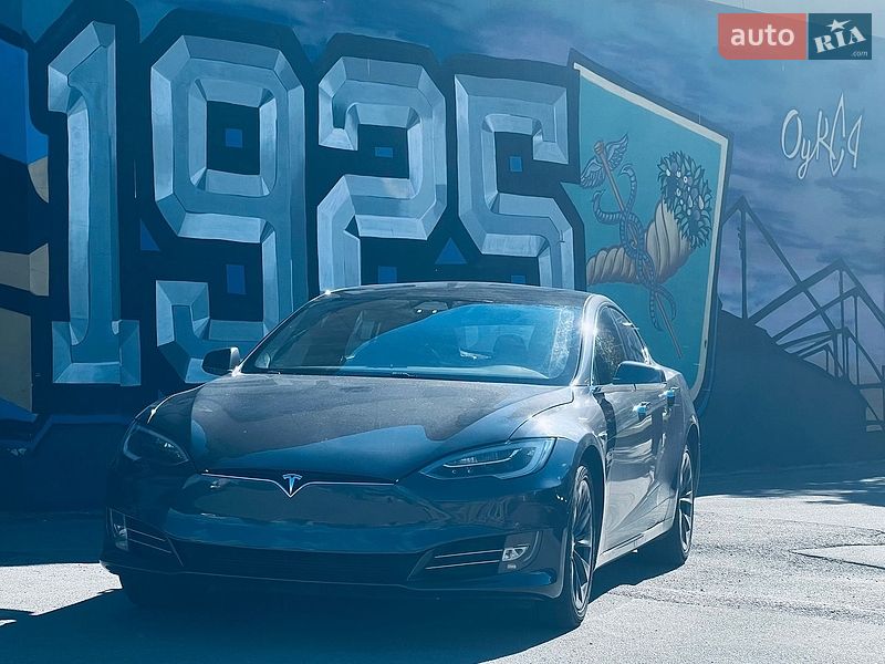 Tesla Model S 2018