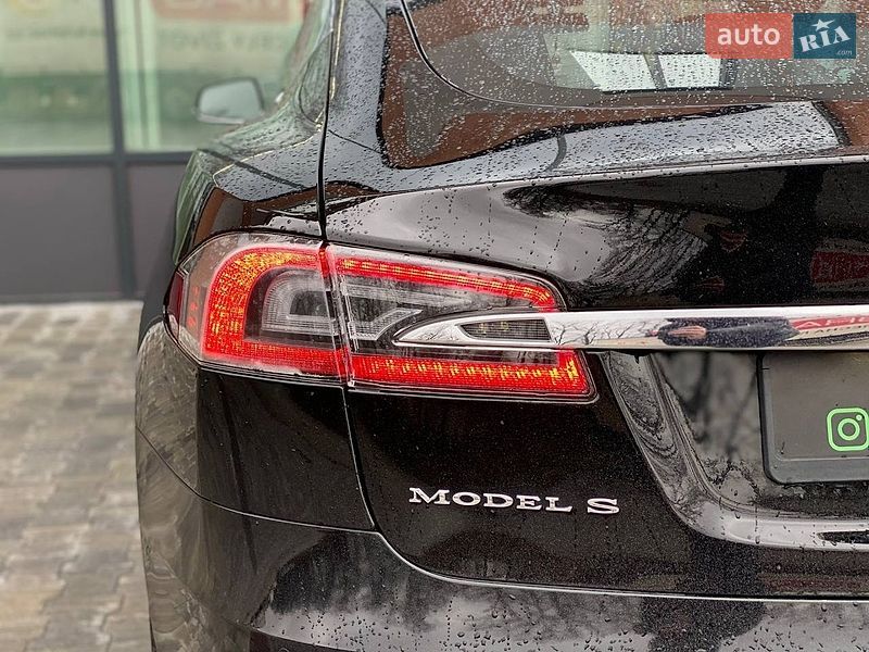 Лифтбек Tesla Model S 2019 в Киеве