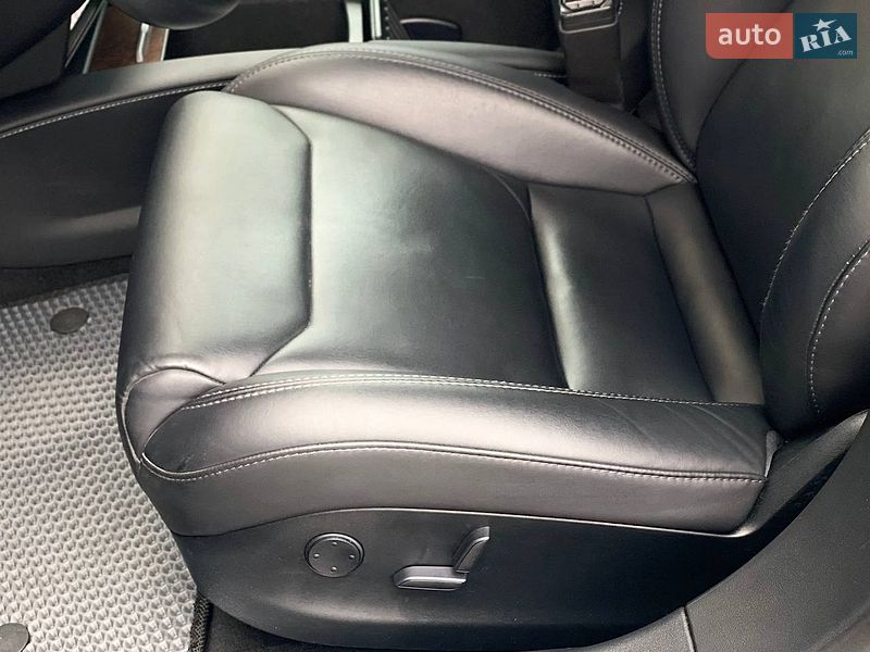 Лифтбек Tesla Model S 2019 в Киеве