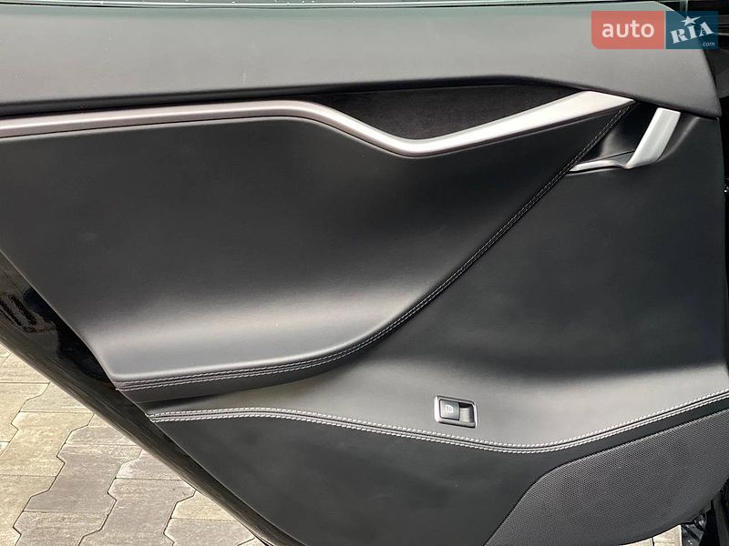 Лифтбек Tesla Model S 2019 в Киеве