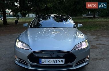 Лифтбек Tesla Model S 2014 в Млинове