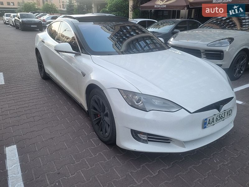 Ліфтбек Tesla Model S 2013 в Києві