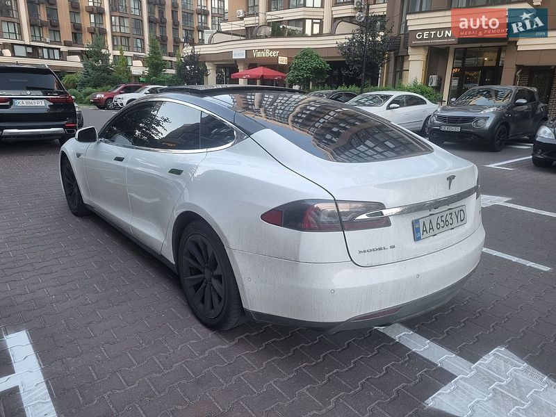 Ліфтбек Tesla Model S 2013 в Києві