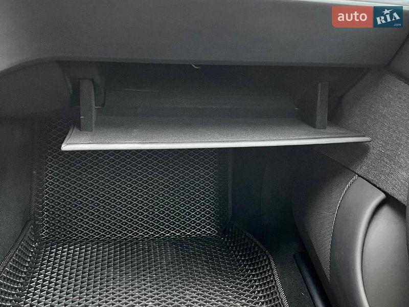 Лифтбек Tesla Model S 2023 в Ровно
