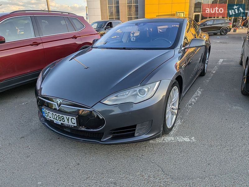 Ліфтбек Tesla Model S 2015 в Львові
