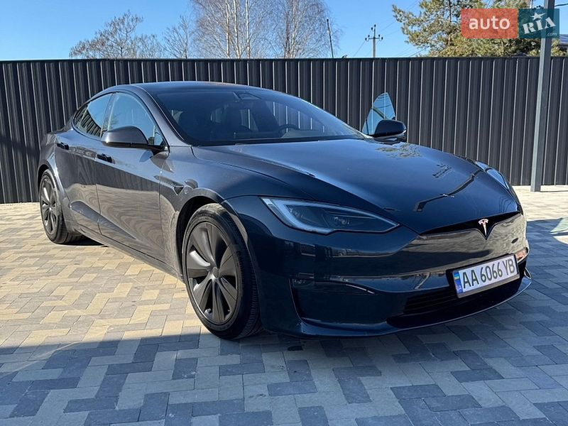 Лифтбек Tesla Model S 2023 в Киеве