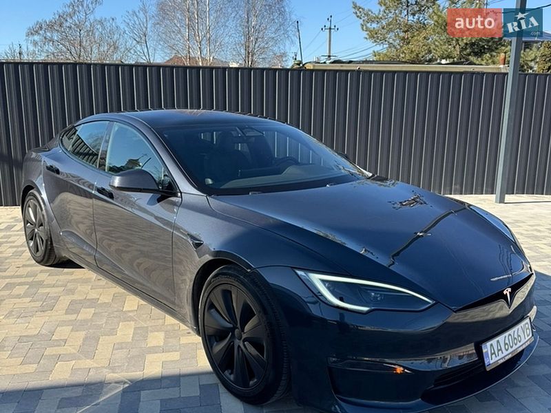 Лифтбек Tesla Model S 2023 в Киеве