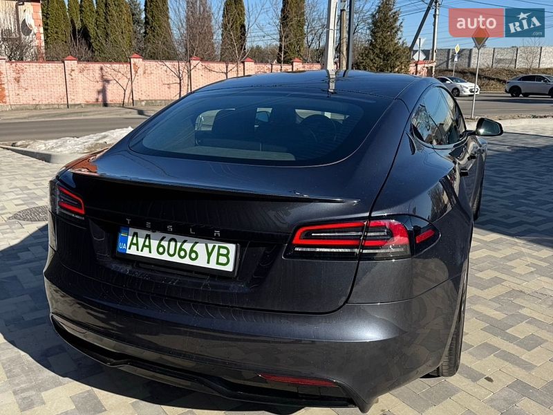 Лифтбек Tesla Model S 2023 в Киеве