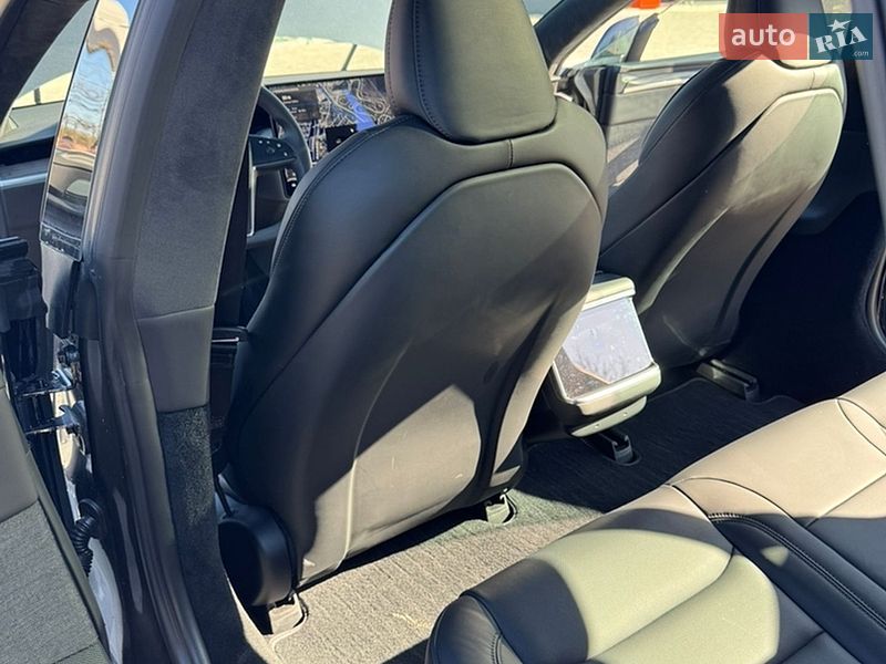 Лифтбек Tesla Model S 2023 в Киеве