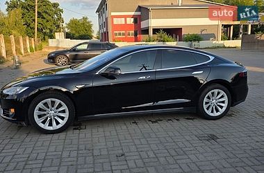 Лифтбек Tesla Model S 2016 в Черновцах
