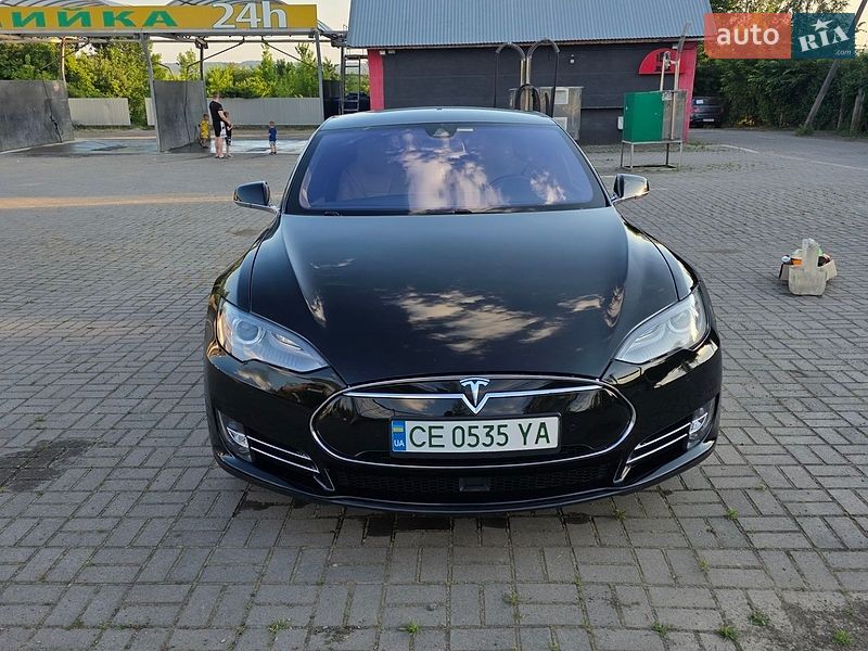 Лифтбек Tesla Model S 2016 в Сторожинце
