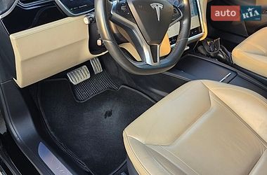 Лифтбек Tesla Model S 2016 в Черновцах