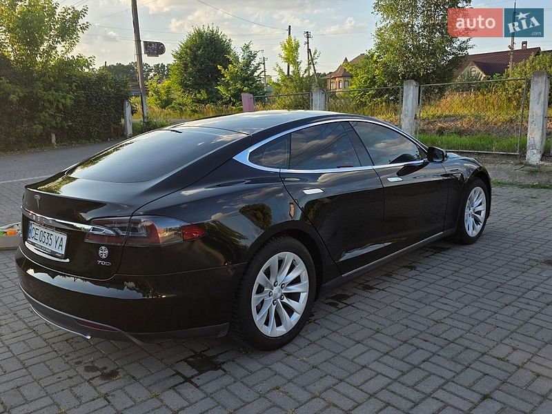 Лифтбек Tesla Model S 2016 в Черновцах
