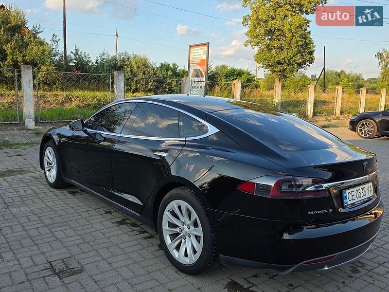 Лифтбек Tesla Model S 2016 в Черновцах