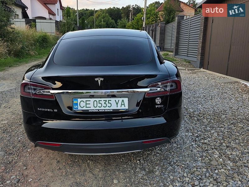 Лифтбек Tesla Model S 2016 в Черновцах