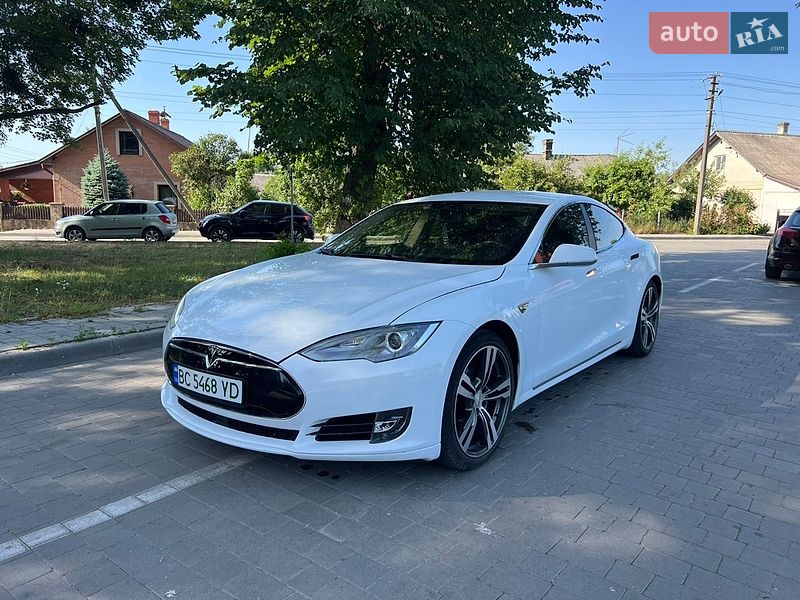 Лифтбек Tesla Model S 2015 в Бродах