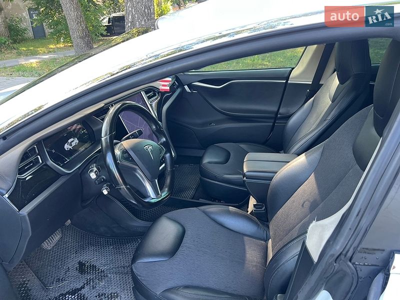 Лифтбек Tesla Model S 2015 в Бродах