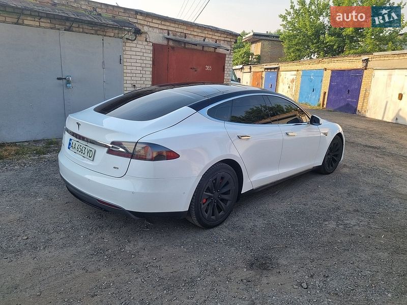 Ліфтбек Tesla Model S 2013 в Києві