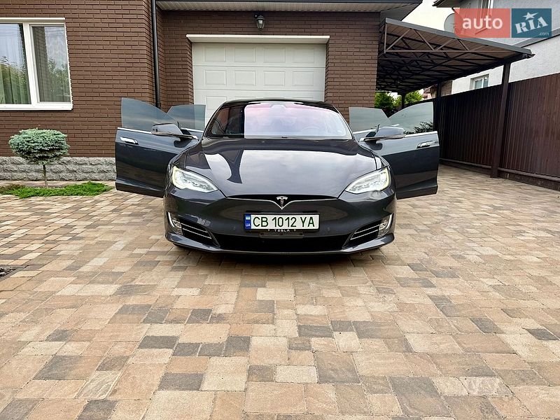 Ліфтбек Tesla Model S 2018 в Києві