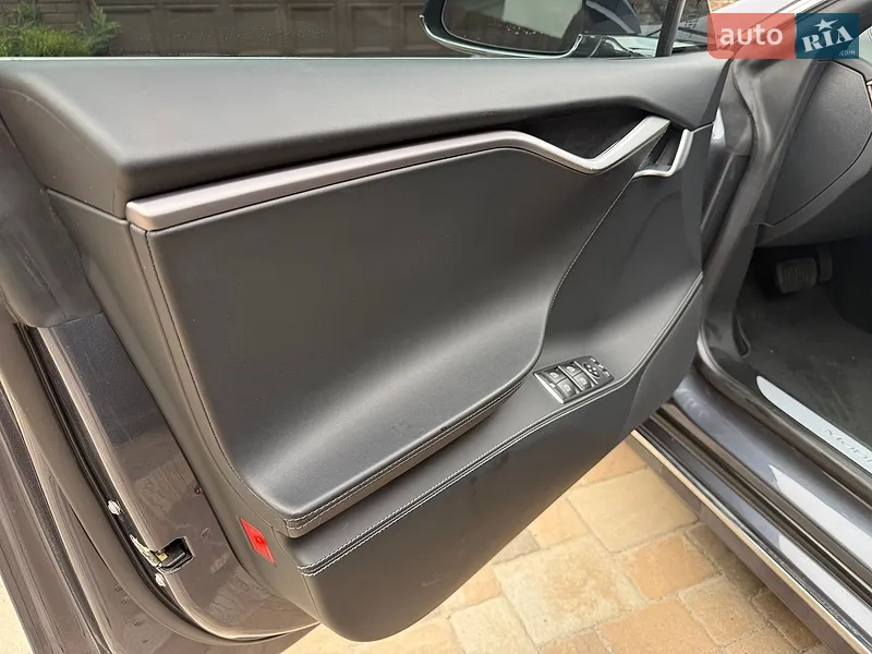 Tesla Model S 2018 VIN 5YJSA1E20JF297702 фото оголошення 42 з 115