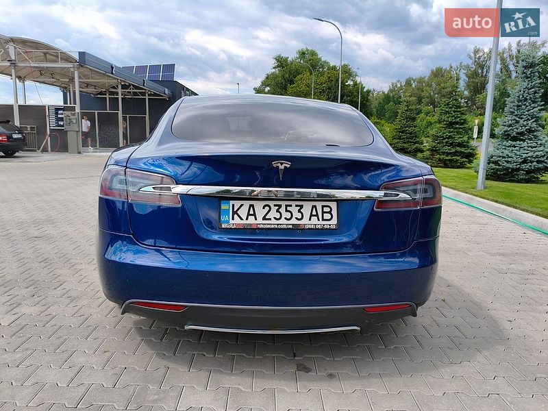 Ліфтбек Tesla Model S 2015 в Києві