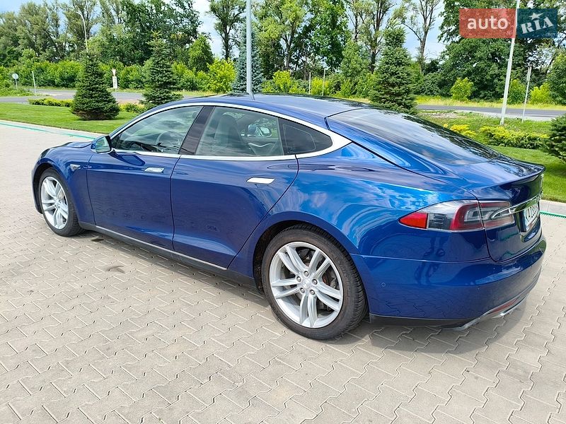 Ліфтбек Tesla Model S 2015 в Києві