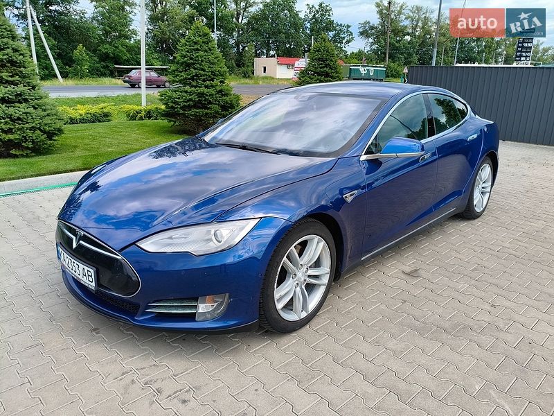 Ліфтбек Tesla Model S 2015 в Києві