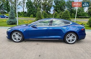 Ліфтбек Tesla Model S 2015 в Києві