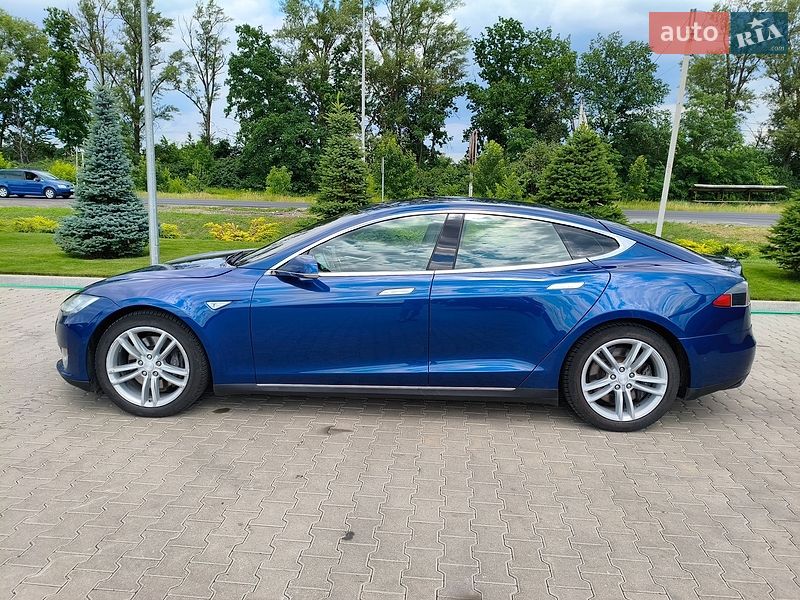 Ліфтбек Tesla Model S 2015 в Києві