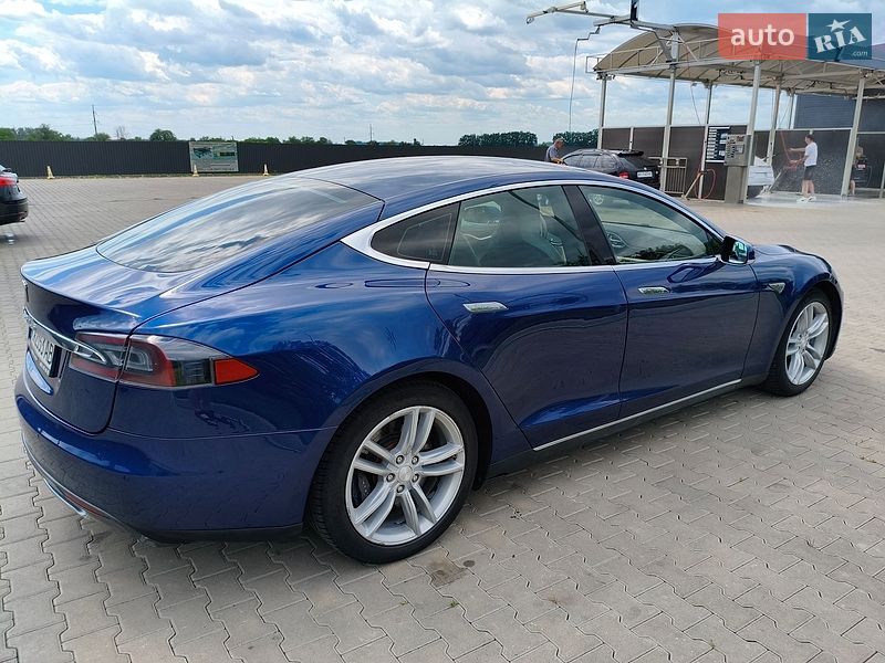 Ліфтбек Tesla Model S 2015 в Києві