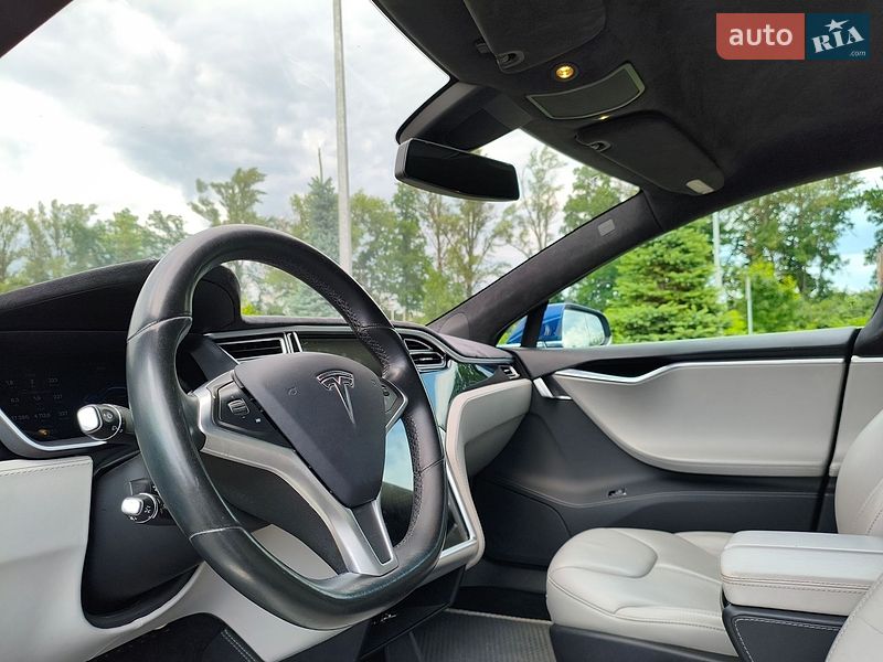 Ліфтбек Tesla Model S 2015 в Києві