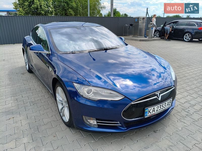 Ліфтбек Tesla Model S 2015 в Києві