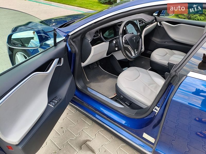Ліфтбек Tesla Model S 2015 в Києві
