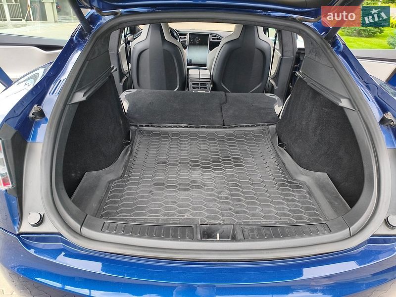 Ліфтбек Tesla Model S 2015 в Києві