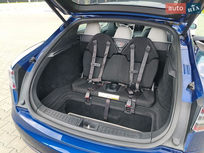 Лифтбек Tesla Model S 2015 в Киеве
