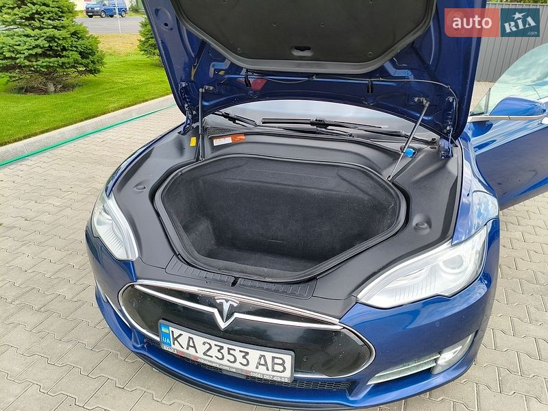 Ліфтбек Tesla Model S 2015 в Києві