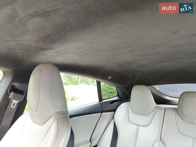 Ліфтбек Tesla Model S 2015 в Києві