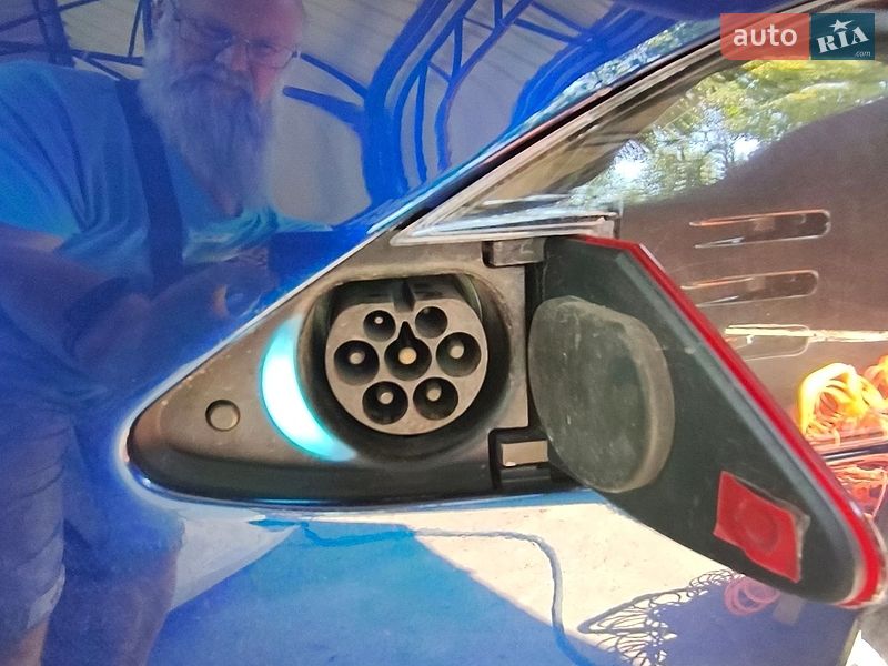 Ліфтбек Tesla Model S 2015 в Києві