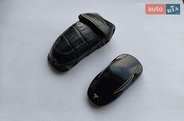 Ліфтбек Tesla Model S 2015 в Києві
