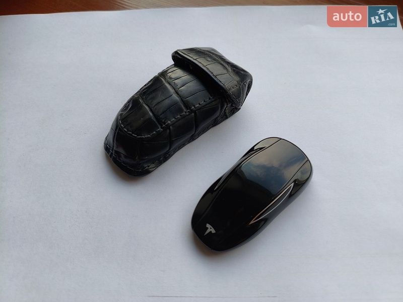 Ліфтбек Tesla Model S 2015 в Києві