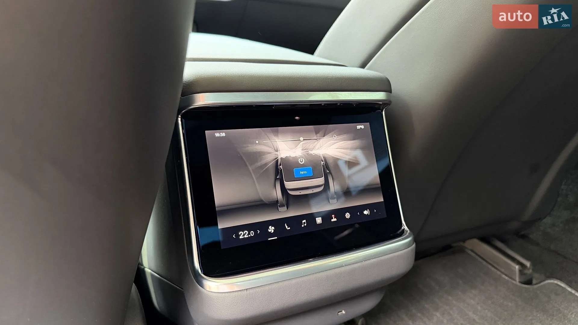 2022 Tesla Model S - мініатюра 12