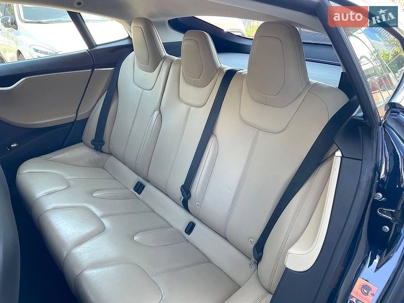 Лифтбек Tesla Model S 2015 в Киеве