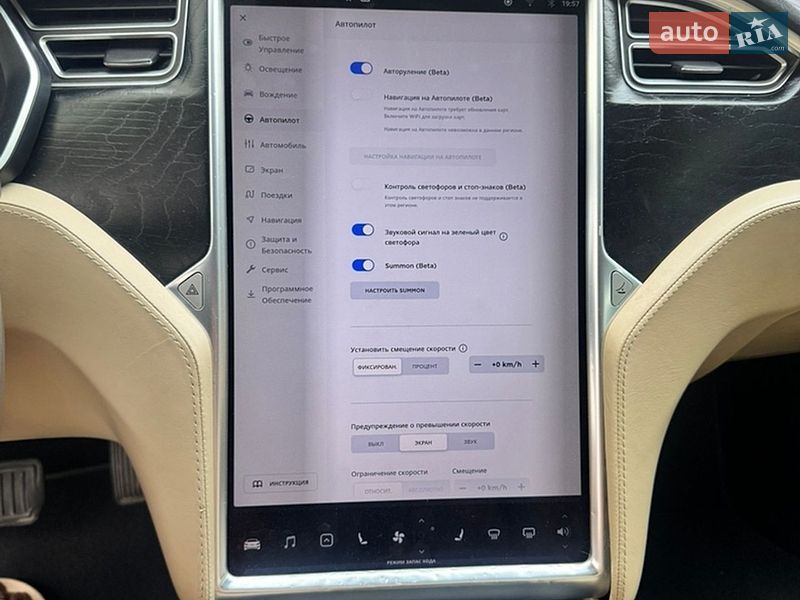 Лифтбек Tesla Model S 2016 в Львове