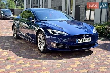 Ліфтбек Tesla Model S 2017 в Ірпені