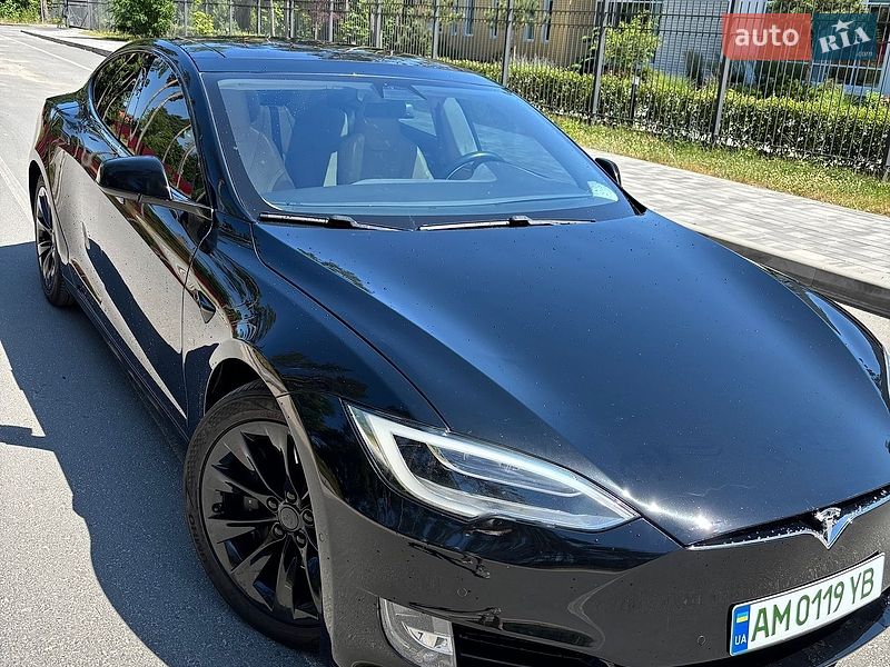 Ліфтбек Tesla Model S 2016 в Житомирі
