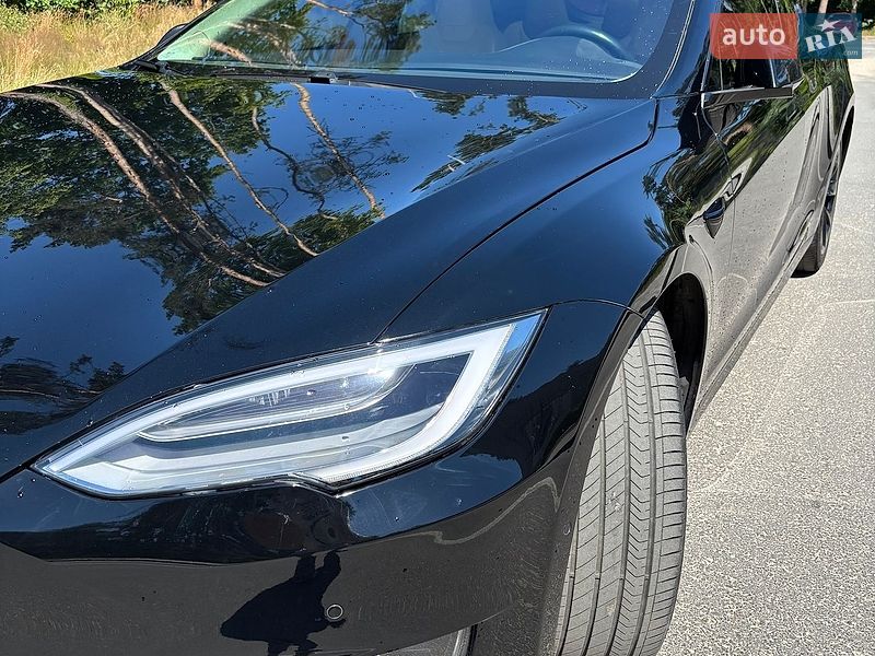 Ліфтбек Tesla Model S 2016 в Житомирі