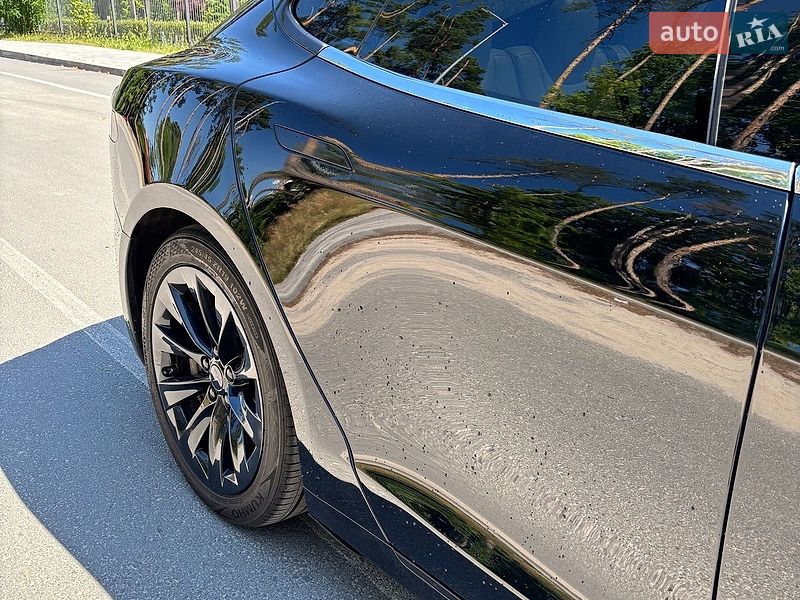 Ліфтбек Tesla Model S 2016 в Житомирі