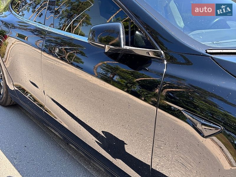 Ліфтбек Tesla Model S 2016 в Житомирі