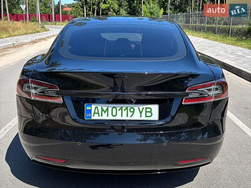 Ліфтбек Tesla Model S 2016 в Житомирі