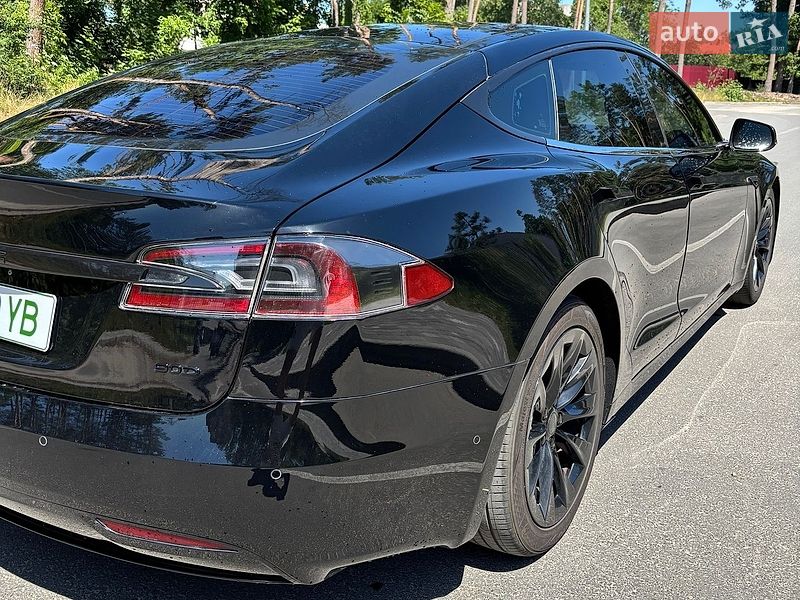 Ліфтбек Tesla Model S 2016 в Житомирі